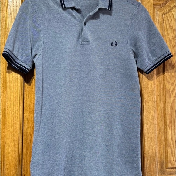 Fred Perry Gray with Blue Trim Polo Shirt Men’s XS EUC - Picture 2 of 4